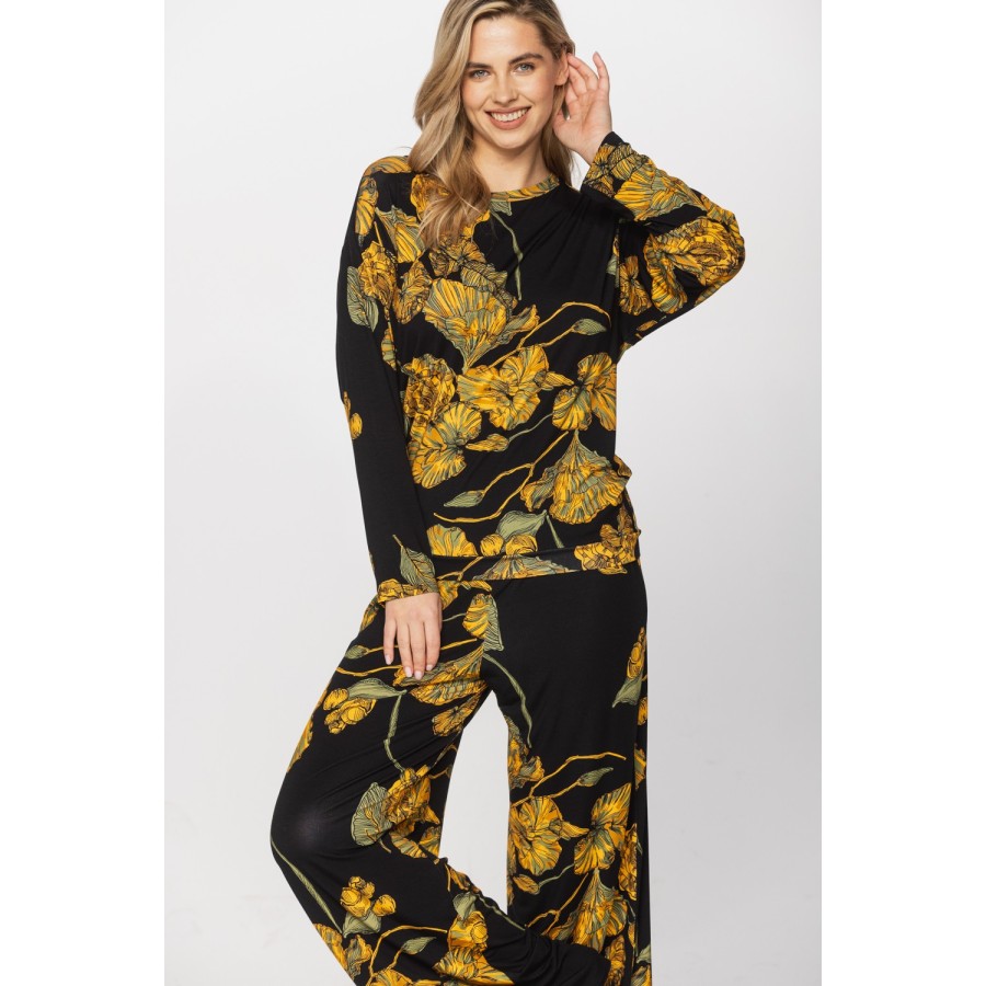 Detalle del corte amplio en conjunto pijama micromodal negro